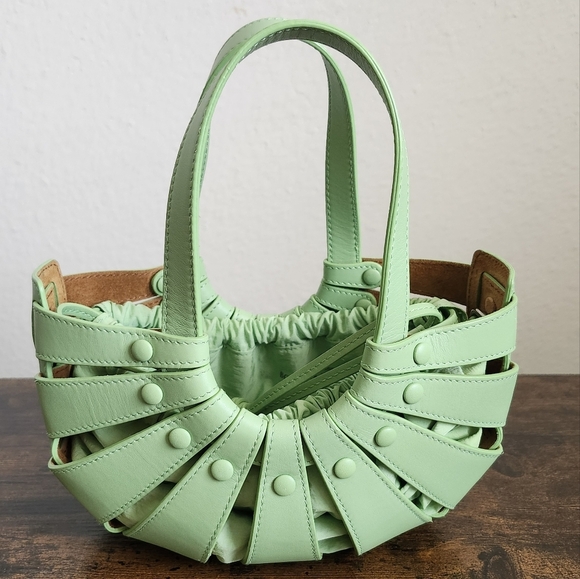 Bottega Veneta The Shell Small Bag In Pistachio - Picture 2 of 15